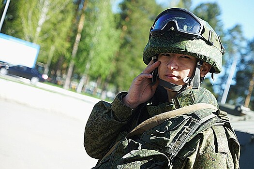 Офицеров РФ вооружили секретными мобильниками