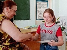 Восьмиклассникам вручили первые дипломы