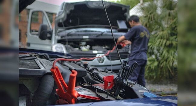 Можно ли «прикуривать» легковушку от грузовика?