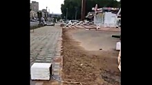 Технологии не стоят на месте: в Кирове тротуарную плитку кладут прямо на асфальт