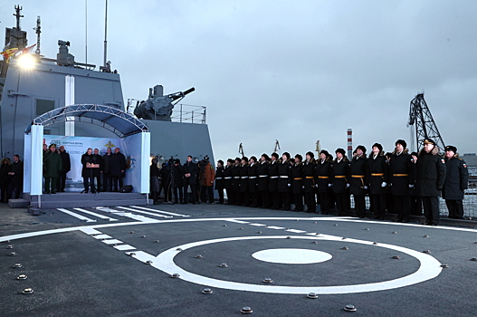 Путин разрешил поднять флаг на кораблях «Адмирал Головко» и «Наро-Фоминск»