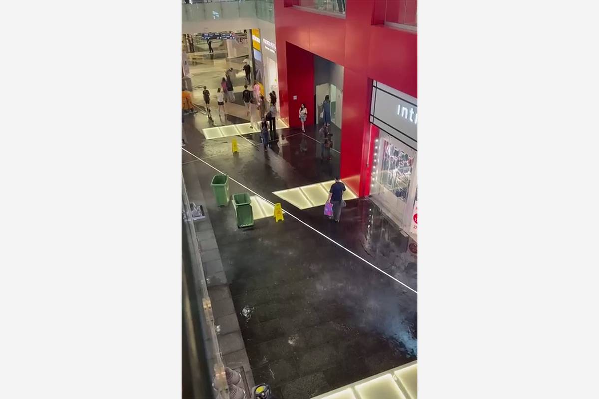 В Москве затопило торговый центр