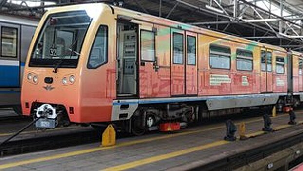 Посвященный московской промышленности поезд вышел на Кольцевую линию метро