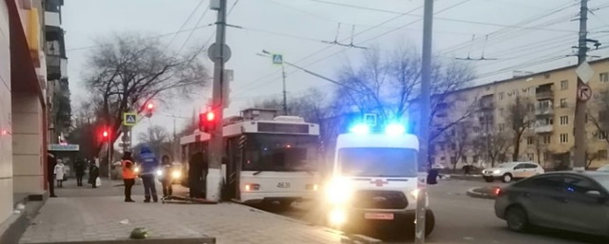 Волгоградские следователи ищут свидетелей гибели пенсионерки в салоне троллейбуса