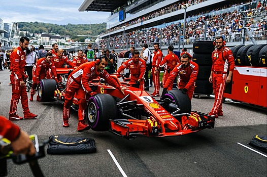 Экс-промоутер рассказал, как Ferrari возила санкционные продукты в Россию