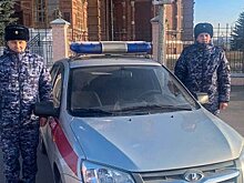 Сердобские росгвардейцы выручили лежавших на дороге пенсионеров