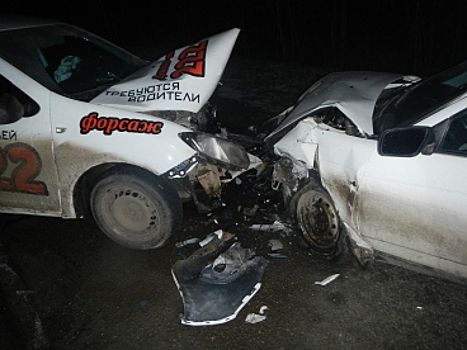 Водитель такси «Форсаж» спровоцировал аварию с двумя пострадавшими