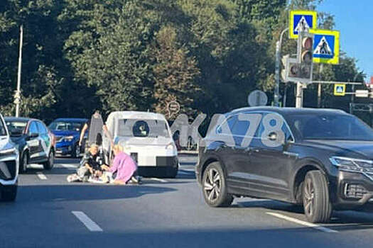 ДТП с участием двух иномарок и пешехода произошло в Петербурге