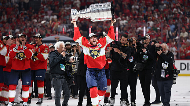 Дмитрий Куликов: «Все с ума сходят, чтобы просто посмотреть на Кубок Стэнли»