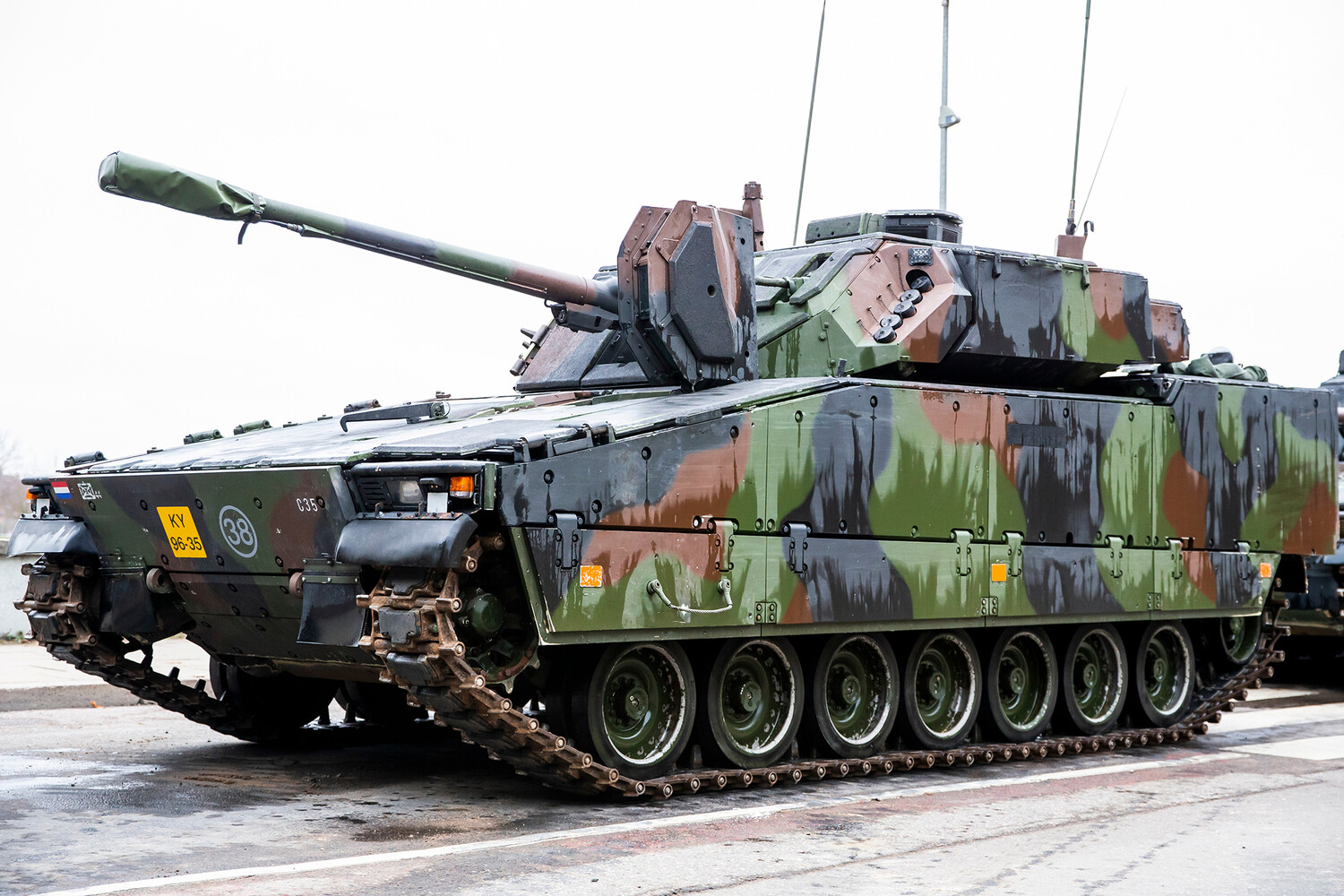 РИА Новости: спецназ Ахмат уничтожил 10 шведских БМП CV90 в Сумской области