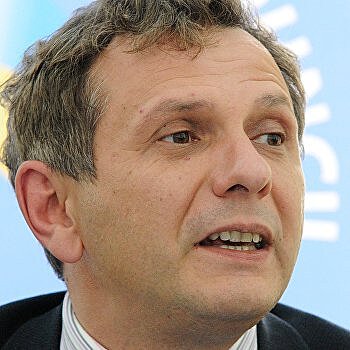 Олег Устенко: Правительство Украины перекладывает внешние выплаты на будущее поколение