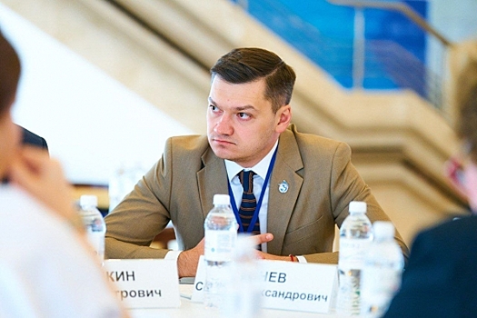 В уральском полпредстве – новый ответственный за внутреннюю политику: что о нем известно