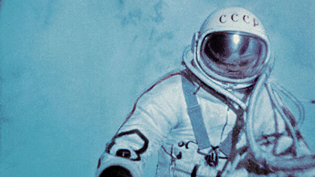 "Шагнувший в бездну": 55 лет первому выходу человека в открытый космос