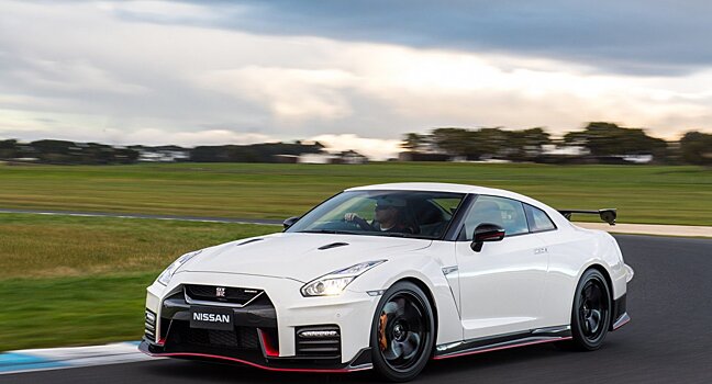 В дрэге сошлись Nissan GT-R Nismo, Audi RS6 и Porsche Panamera Turbo S E-Hybrid