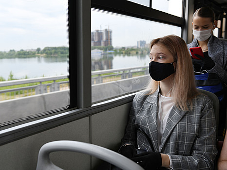 Теперь проверяющие в автобусах притворяются пассажирами. Ищут людей без масок