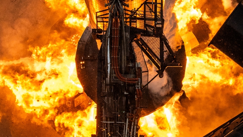 SpaceX показала мощный прожиг двигателя Starship перед новым стартом (видео)