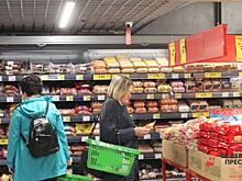 Жители Ноябрьска вступились за воробьев в «Монетке»: «Птичку жалко»