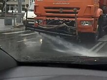 Кировчане предположили, почему в Кирове моют дороги во время дождя