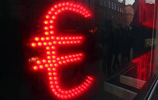 Рубль перешел к снижению к евро