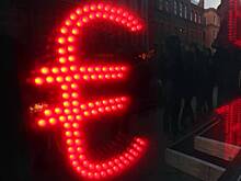 Евро взлетел на 5 рублей