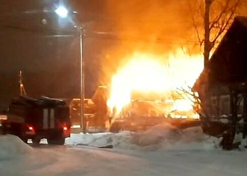 У семьи с тремя детьми в Медвежьегорске сегодня утром сгорел дом 