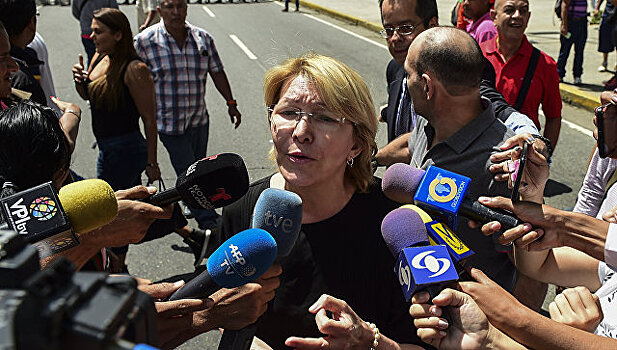Экс-генпрокурор Венесуэлы и ее супруг покинули страну