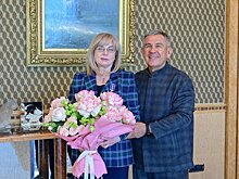 Рустам Минниханов вручил Элле Памфиловой орден "Дуслык"