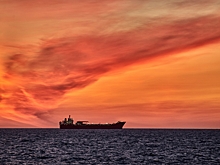 Bloomberg рассказал, как эсминец США помешал «российскому» танкеру