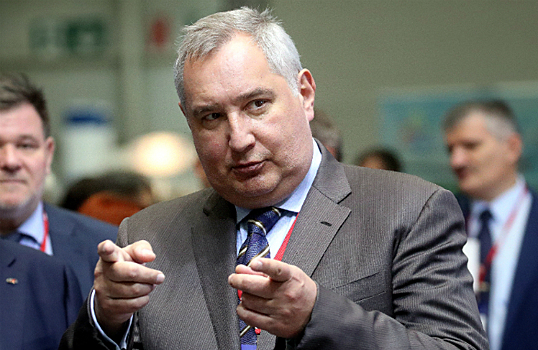 Новые достижения «Роскосмоса»: песни на стихи Рогозина и алкоголь под брендом «Поехали»