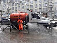 Более 50 машин вышли отмывать центр Новосибирска к 9 Мая