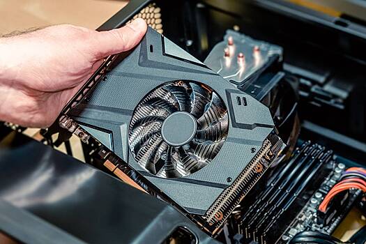 Россияне массово скупают видеокарты. Продажи бьют рекорды, цены взлетели. Ждать ли дефицита?