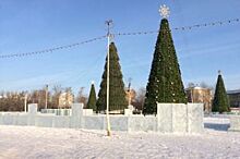 В Советском районе Красноярска строят новогодний городок