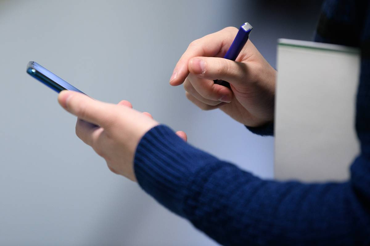 Россиян предупредили о риске увольнения за просмотр соцсетей в рабочее время