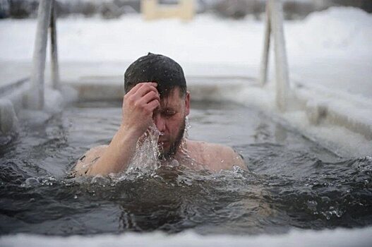 Врачи рассказали саратовцам о правилах крещенских купаний