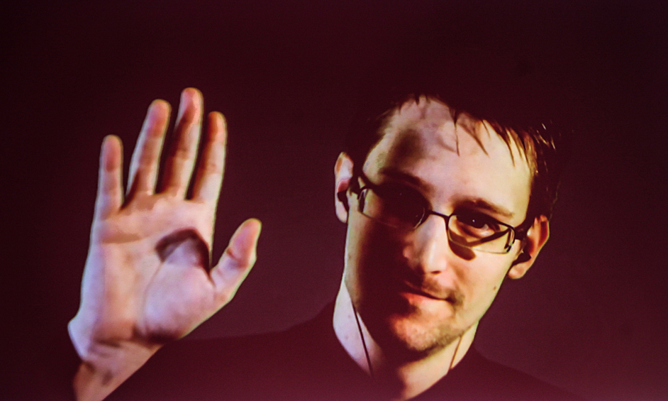 Эдвард Сноуден в 2015 году