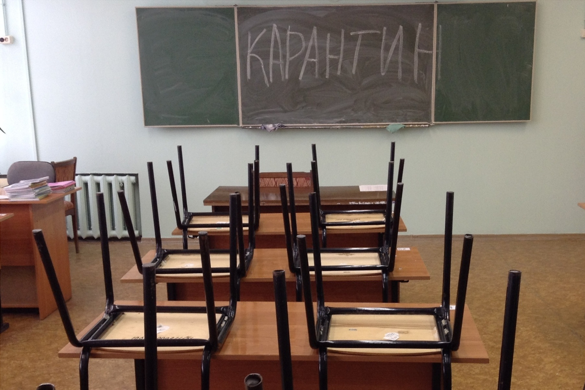 В Псковской области три школы ушли на карантин из-за превышения порога заболеваемости