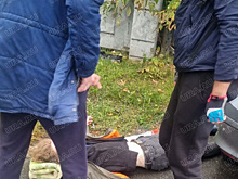 В Екатеринбурге иномарка протаранила такси и врезалась в забор кладбища