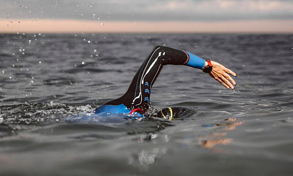 Россиянин пропал во время межконтинентального заплыва «Босфор-2025». Спортсмен в воде уже почти сутки