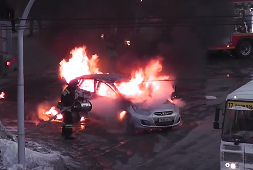 Взорвавшийся автомобиль в Челябинске попал на видео