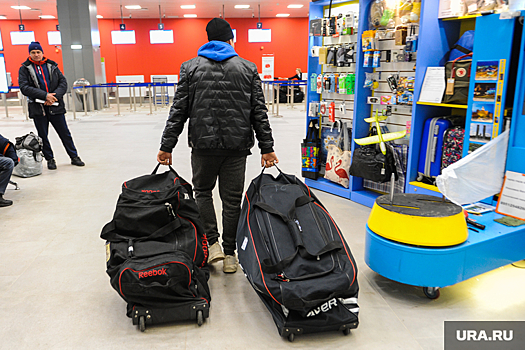 Охранник челябинского аэропорта обокрал пассажира при досмотре