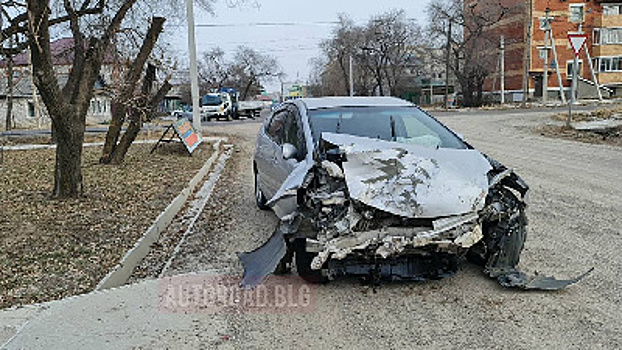 В Благовещенске произошло жёсткое ДТП: двое пострадали
