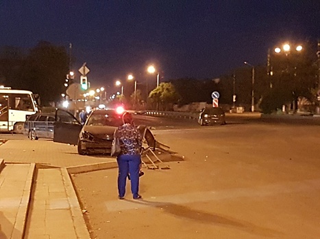 Красноярец устроил жесткую аварию и бросил пассажирку в автомобиле