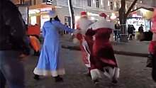 В Одессе два Деда Мороза сошлись в рукопашную: видео