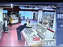 В Новотроицке задержан подозреваемый в краже телефона из магазина