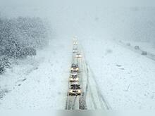 Снегопад осложнил движение грузовиков на трассах Забайкалья