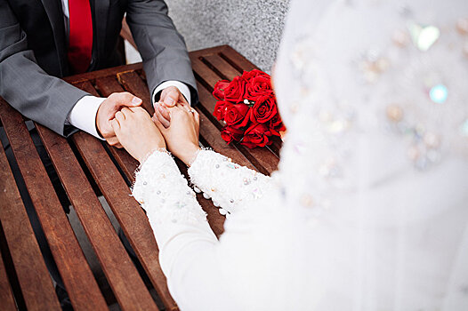 Сделка ради гражданства РФ: почему фиктивные браки до сих пор популярны