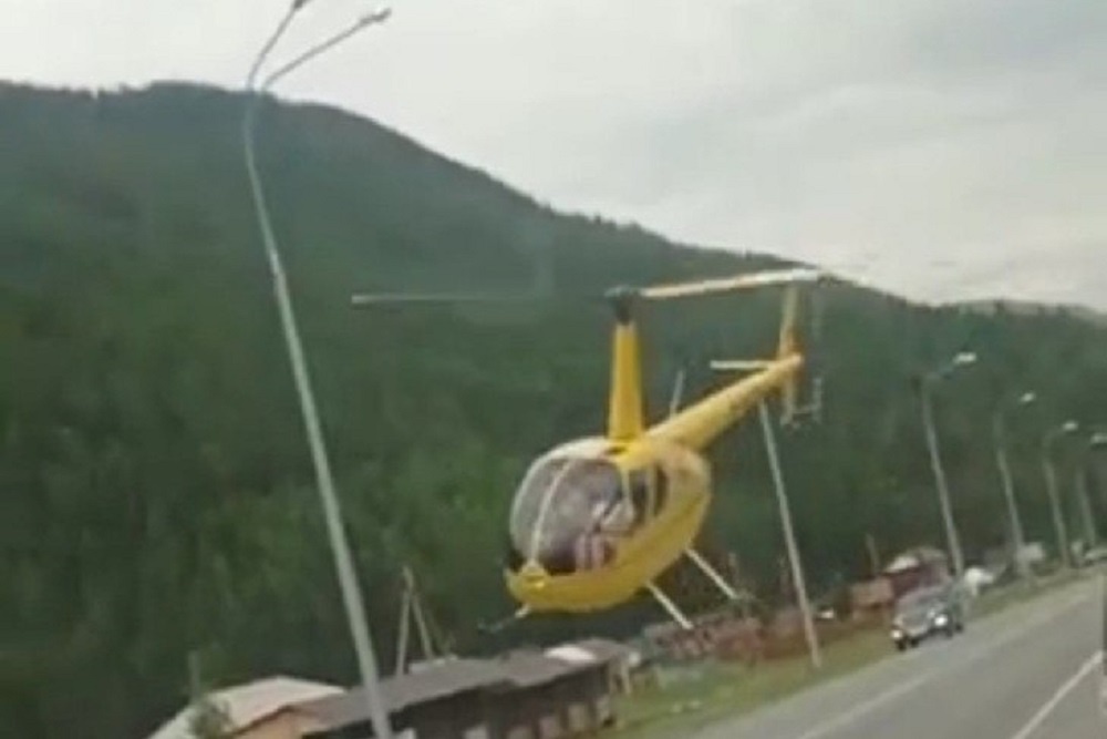 На Алтае вертолет совершил посадку на АЗС
