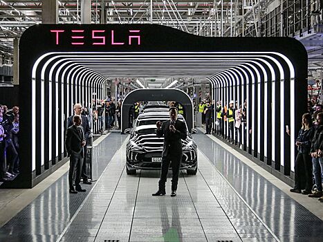 Руководитель завода Tesla попал под следствие