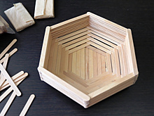 Ваза своими руками: для работы нужны только эти палочки и клей