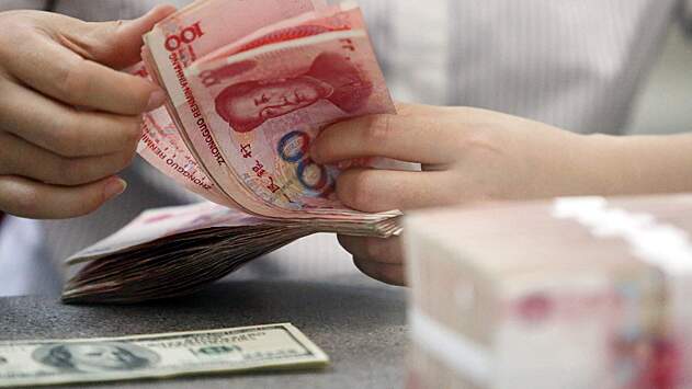 Россияне рекордно закупились юанями